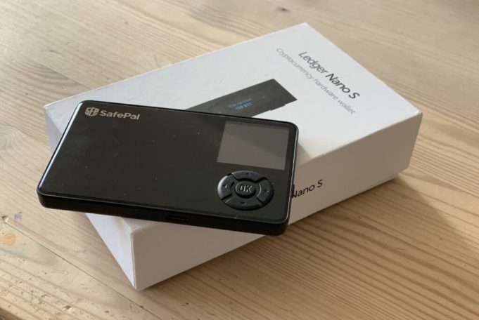 Hot wallets, Trust Wallet, BitPay, MetaMask, Atomic Wallet, JAXX, Electrum, MyEtherWallet, Blockchain, Cryptonator, Cold wallet, Ledger, SafePal, Trezor, crypto wallet, crypto wallets