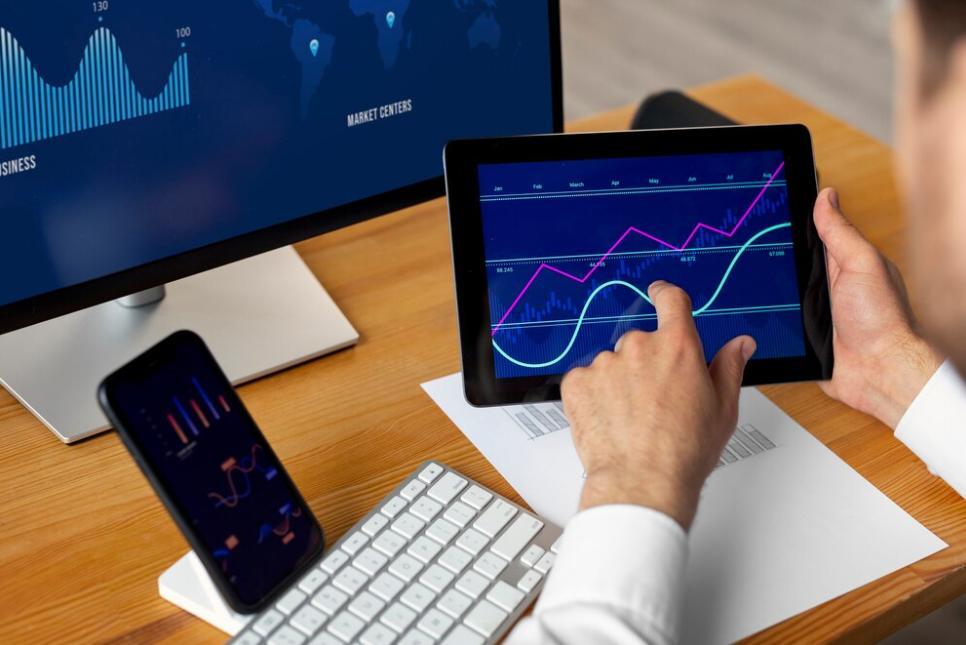 Technical analysis for short-term trading is represented by a person analyzing cryptocurrency price charts
